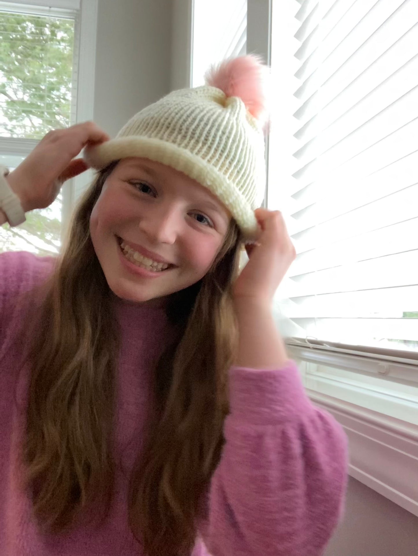 Knitted beanie (with pompom)