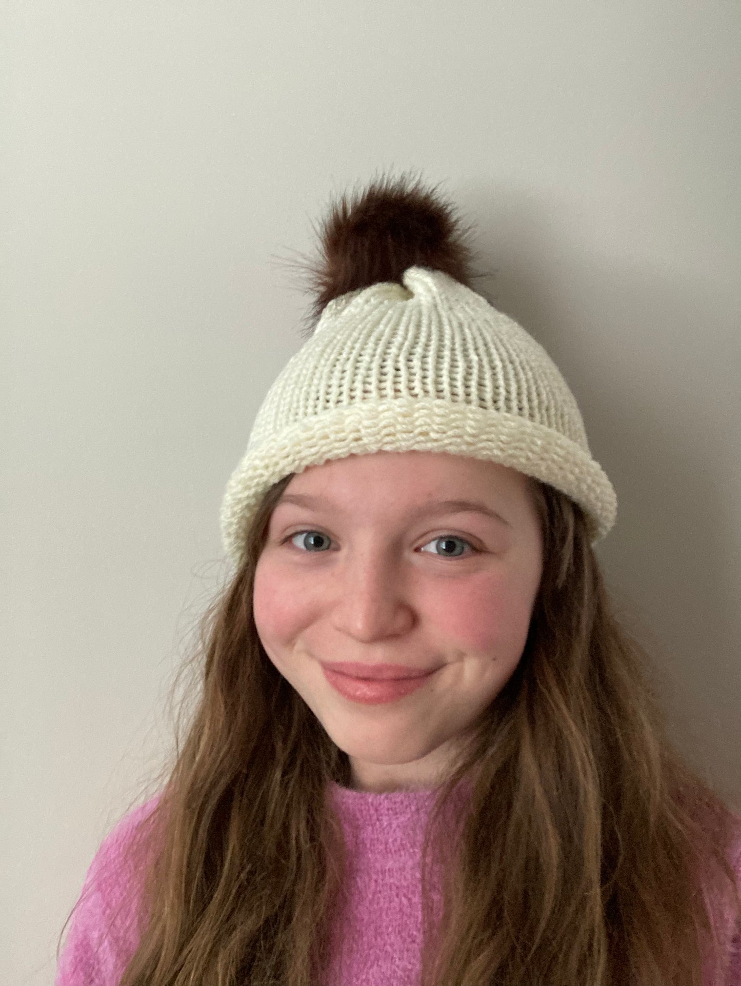Knitted beanie (with pompom)
